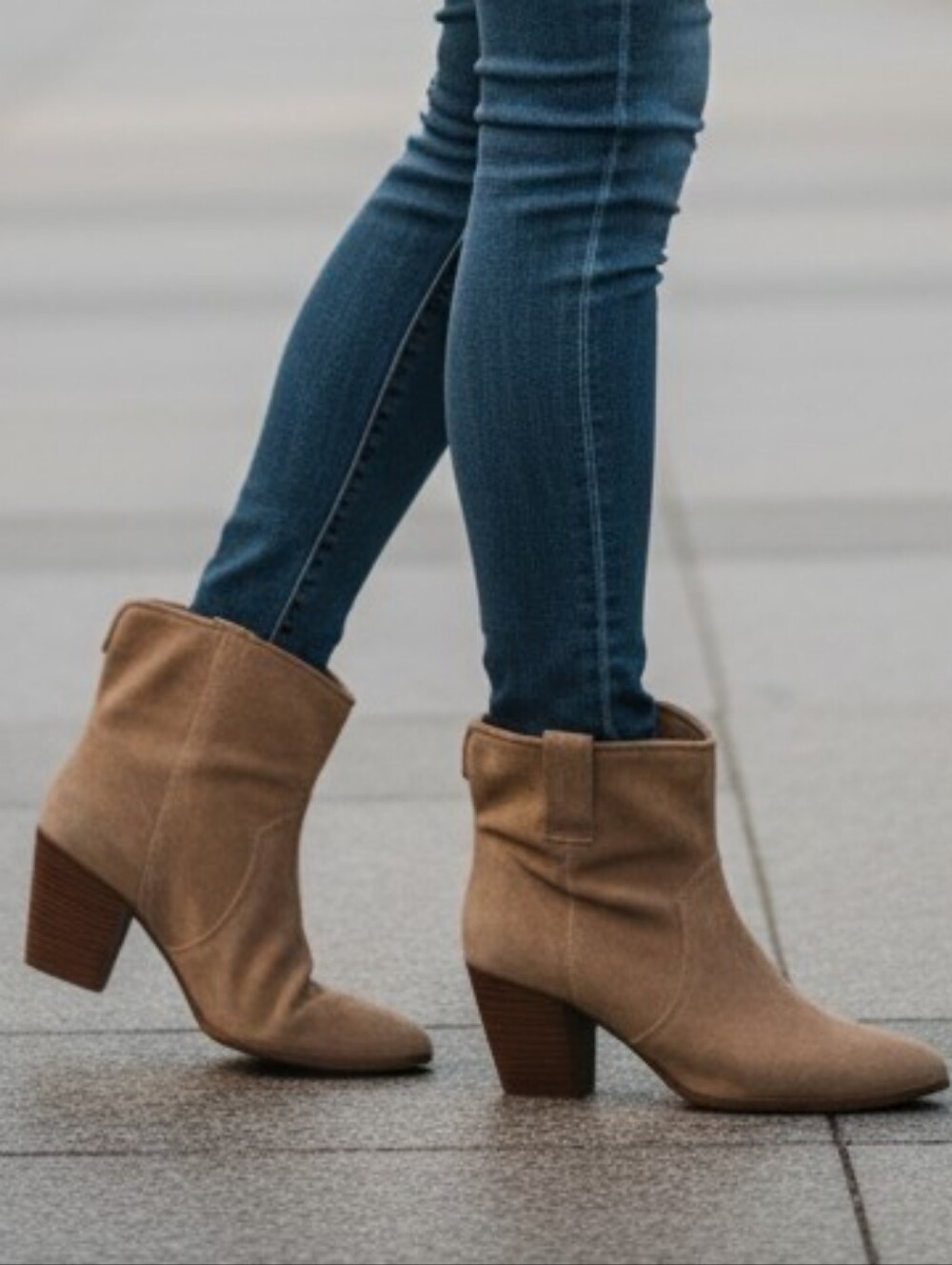 Suede Ankle Boots Block Heel Pointed Toe Brown Size US 8 Chic URBAN OUTFITTERS